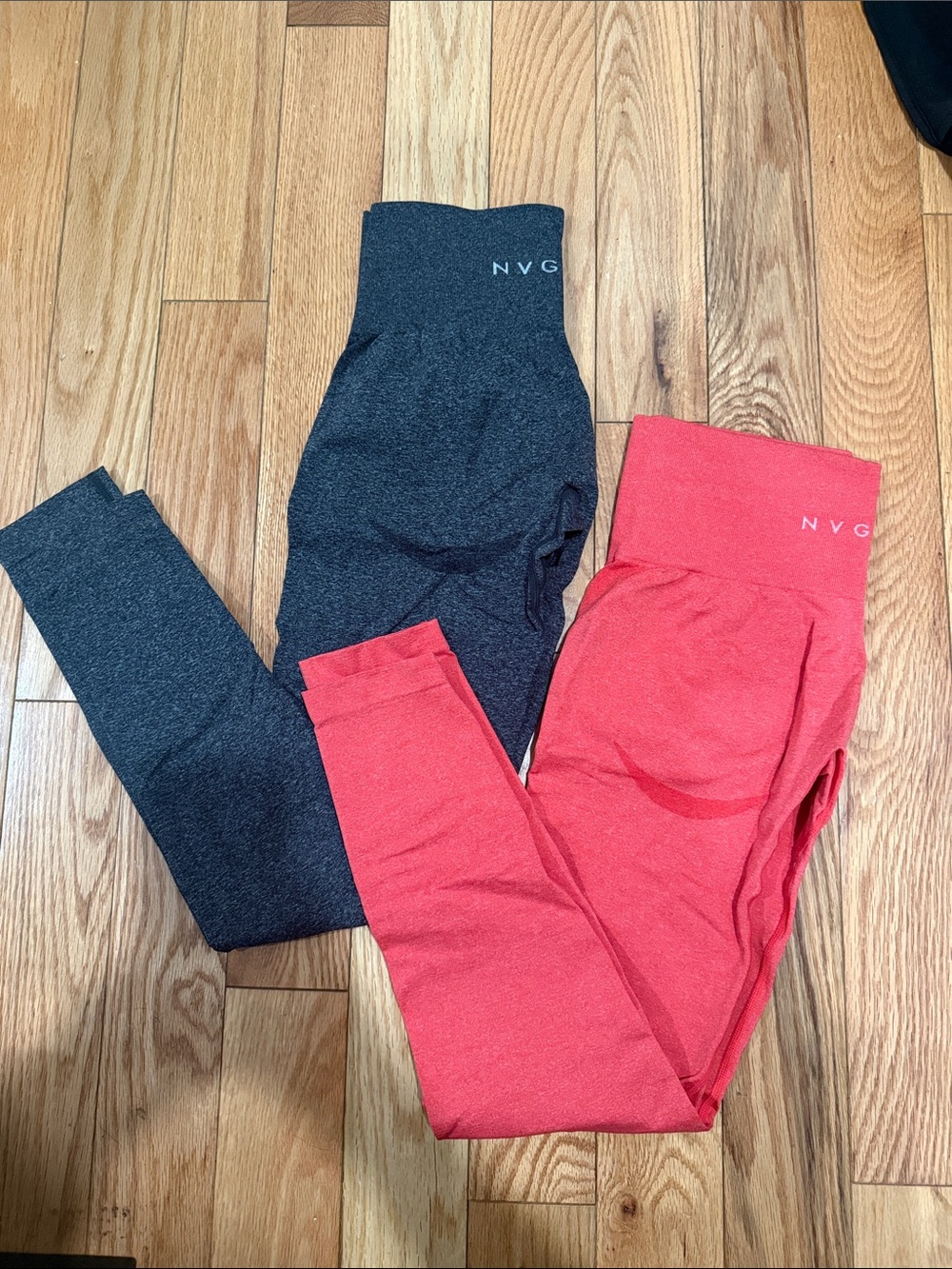 NVGTN Original Contour Leggings in Black & Candy Apple